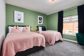 Gorgeous 2BR House wParking Sleeps6 by PureStay